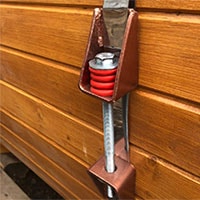 Пружины на обручах - наше изобретение, не дадут бане рассохнуться или разбухнуть при изменении температур. Нет нужды самим подкручивать болты на обручах